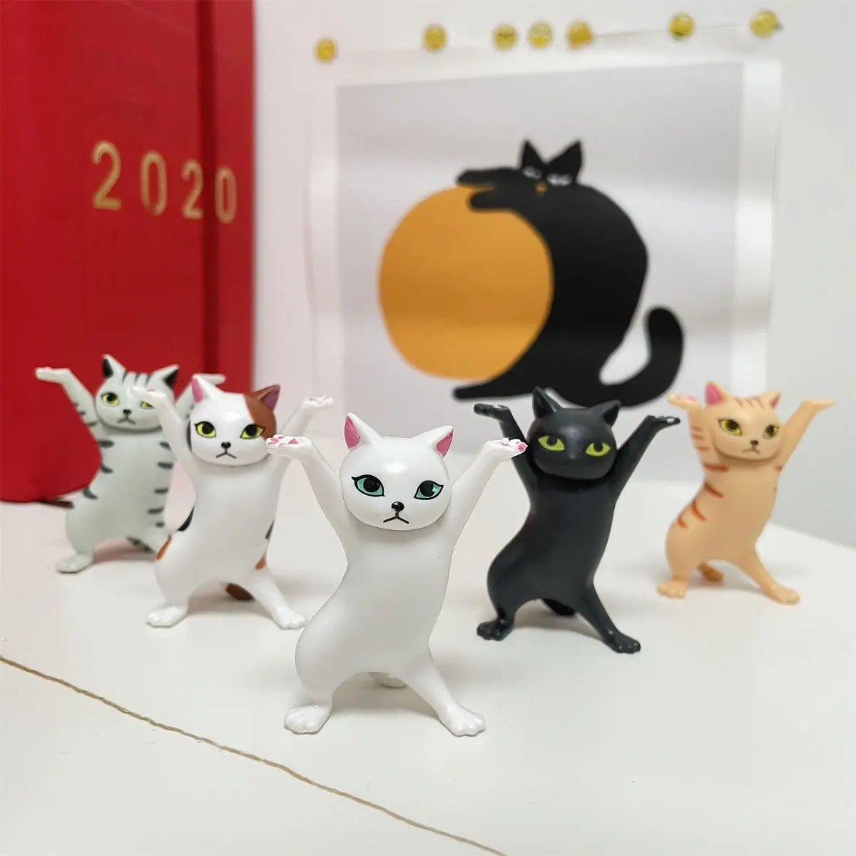 Grappige penhouder Cat Doll Ornamenten Plastic Ambachten Oortelefoon Ondersteuning voor Kinderen Geschenk Kamer Desk Home Decoratie Accessoires5