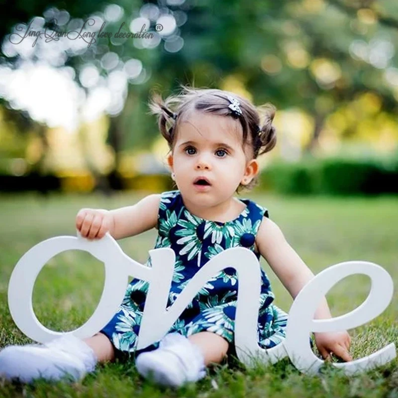 Een Teken Foto Prop voor de Eerste Verjaardag fotoshoot voor Baby ' s Houten hekje Fotograaf hekje2