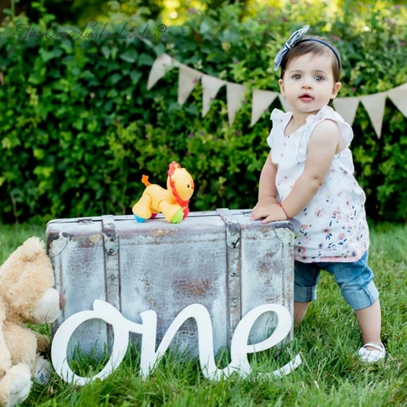 Een Teken Foto Prop voor de Eerste Verjaardag fotoshoot voor Baby ' s Houten hekje Fotograaf hekje3